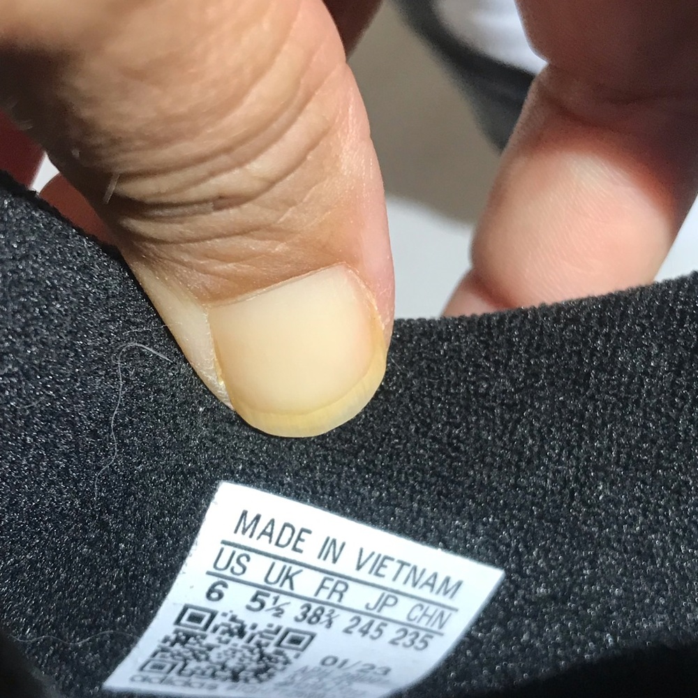 --Adidas RIVALRY LOW-- Black and White--             Size 6--Brand New with Tag- - Picture 10 of 11